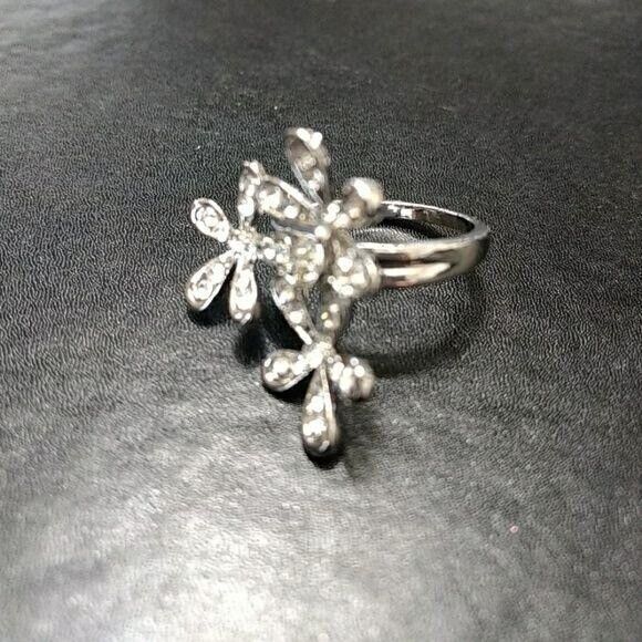 Silver tone rhinestone flower ring - Picture 2 of 6